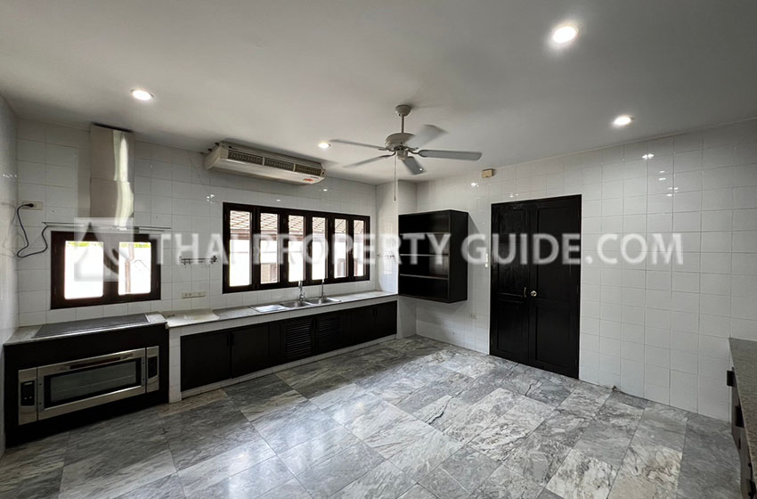 House with Private Pool in Sukhumvit 